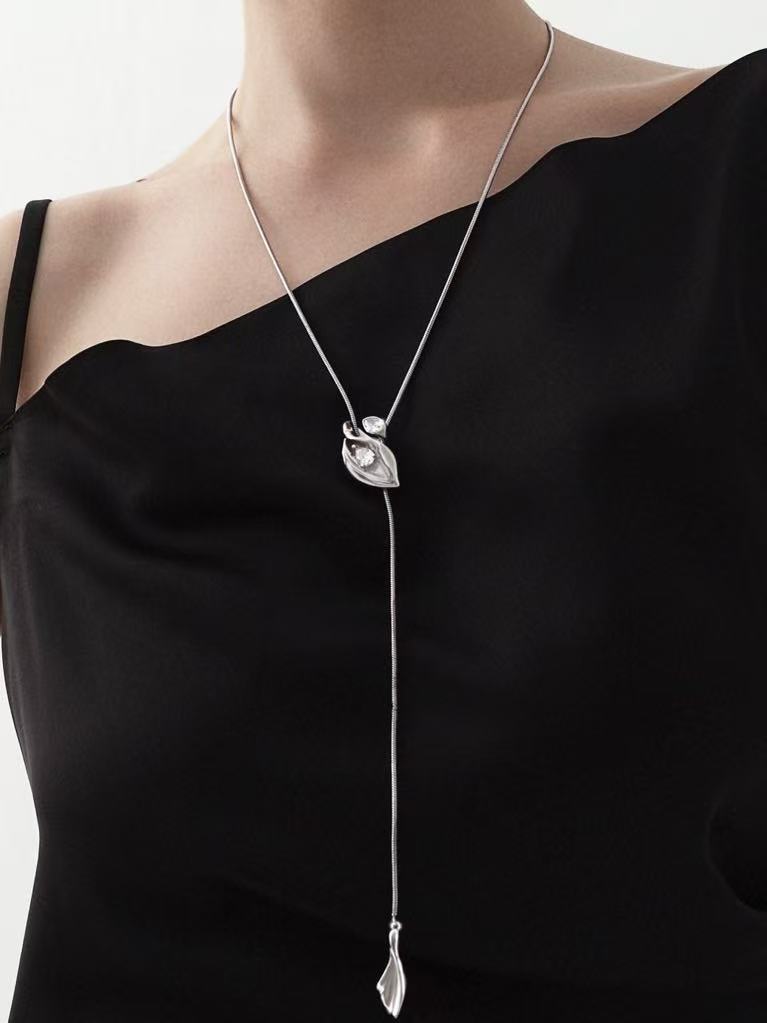 MUSELF Calla Lily Snake Chain Necklace – Minimalist Luxury Copper Alloy Necklace