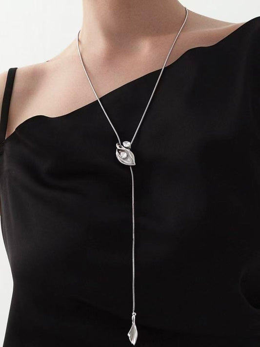 MUSELF Calla Lily Snake Chain Necklace – Minimalist Luxury Copper Alloy Necklace